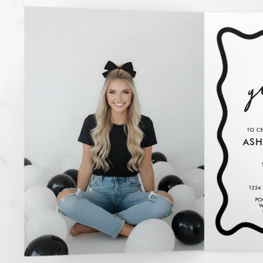 Cap and Bow Graduation Tri-Fold Invitation (Intérieur en premier)