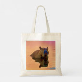Capibara komt uit een rustig meer tote bag (Achterkant)