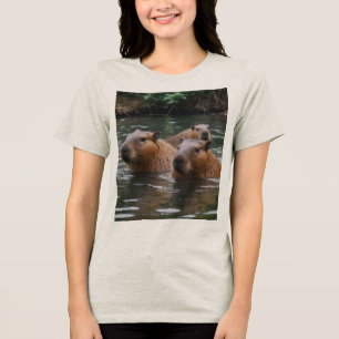 Capibara zwemt in de rivier, Tri-Blend shirt