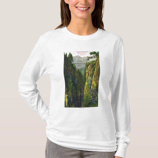 Capilano Canyon Uitzicht van het kroongebergte T-shirt (Voorkant)