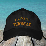 CAPITAINE "nom" casquette de baseball brodé / or<br><div class="desc">Casquettes brodés : casquette de baseball classique doré / noir avec le texte "CAPTAIN" & votre "nom" pour le meilleur capitaine du monde,  maître de bateau,  gourou de navire / casquettes de vacances</div>