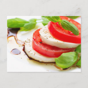 Caprese Salad. Segmenten voor tomaten en Mozzarell Briefkaart
