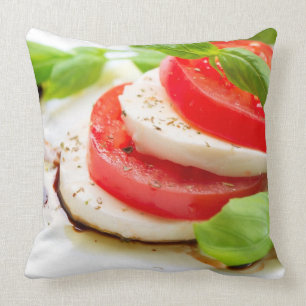 Caprese Salad. Segmenten voor tomaten en Mozzarell Kussen