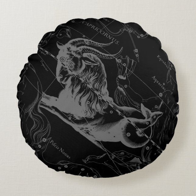 Capricorn Constellation Map Hevelius 1690 op zwart Rond Kussen (Voorkant)
