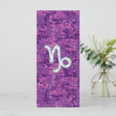 Capricorn Zodiac Symbol on Fuchsia Digital Camo (Staand voorkant)