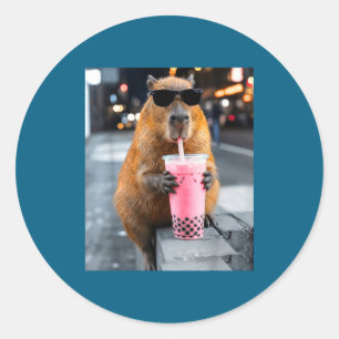 Capybara drinkt ijsthee met boba funny dieren meme ronde sticker