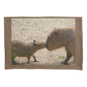 Capybara Mam en Baby Kussensloop