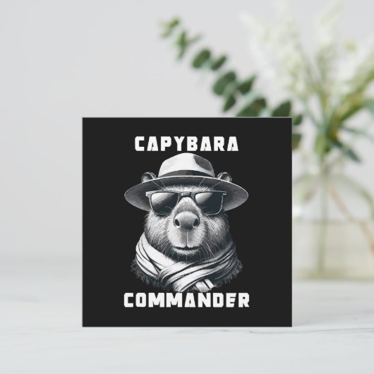 Capybara met zonnebril Capy Commander Kaart (Staand voorkant)