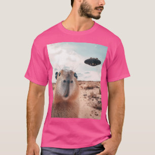Capybara Selfie met UFO's Grappig Grafisch T-shirt