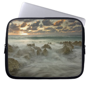 Caraïbisch Zee, Kaaimaneilanden.  Scheergolven 3 Laptop Sleeve