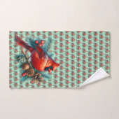 Cardinal sur la branche des pins avec les baies d' (Serviette à main)