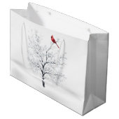 Cardinal sur l'arbre enneigé Sac cadeau de Noël (Devant Angle)