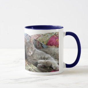 Caresses sur la tasse de coussin