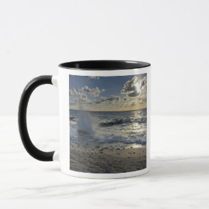 Caribische Zee, Kaaimaneilanden. Brekende golven Mok