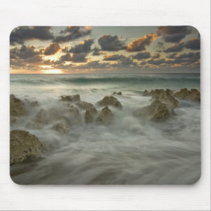 Caribische Zee, Kaaimaneilanden.  Brekende golven  Muismat