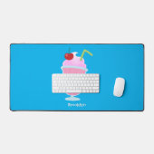 Caricature de crème glacée de fraise mignonne (Clavier et souris)