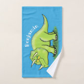 Caricature de dinosaure de triceratops vert mignon (Serviette à main)
