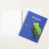 Caricature de lézard de caméléon vert joyeux (Devant avec enveloppe)