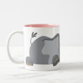 Caricature mignonne Sneaky Elephant Mug (Gauche)