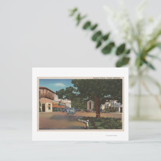 Carmel, CA - Street Scene met bomen en winkels Briefkaart (Staand voorkant)