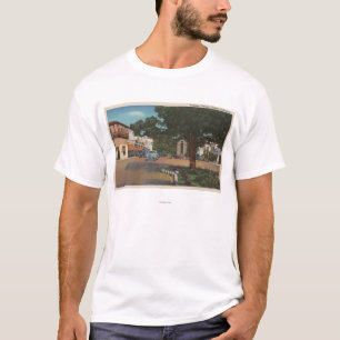Carmel, CA - Street Scene met bomen en winkels T-shirt