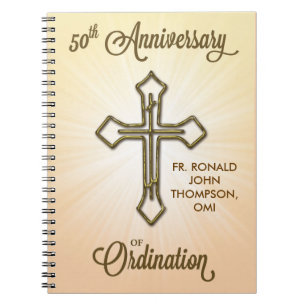 Carnet 50e anniversaire de l'ordination, Croix d'or sur l