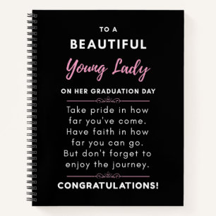 Carnet À Une Belle Jeune Dame Le Jour De Son Diplôme