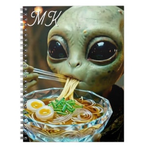 Carnet Alien drôle mangeant des nouilles Ramen Monogrammé