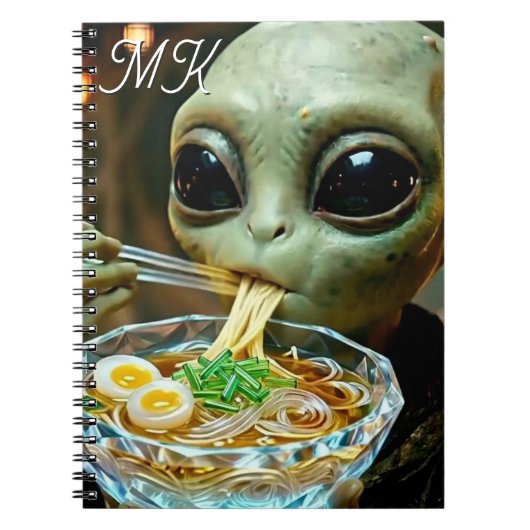 Carnet Alien drôle mangeant des nouilles Ramen Monogrammé (Devant)