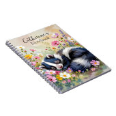 Carnet An Adorable Skunk Napping in Flowers Personalized (Côté Droit)