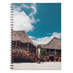 Carnet Ancien bungalow tropical en bois sur la plage, un