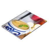Carnet Applesauce à la cannelle dans un bol en grès (Côté gauche)