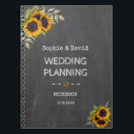 Carnet Aquarelle Sunflowers Chalkboard Wedding planner<br><div class="desc">Conception de carte rustique et romantique avec bouquets de tournesols aquarelle,  flèches avec les coeurs et tournesols comme diviseur,  le tout sur un vrai arrière - plan photo tableau de bord. Utilisez l'outil Personnaliser pour ajouter vos informations. Les articles correspondants peuvent être trouvés dans ma collection Rustic Sunflowers Chalkboard.</div>