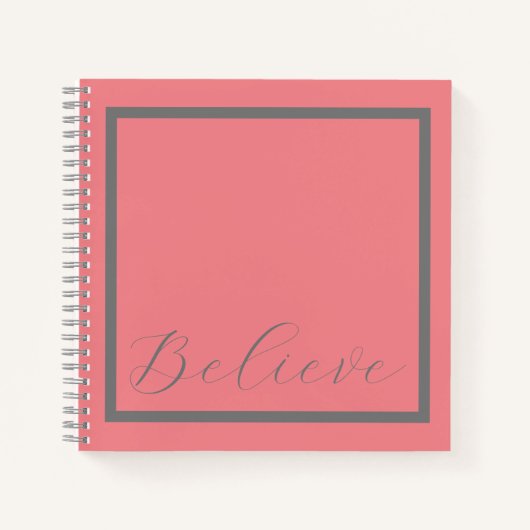 Carnet arrière - plan rose de script gris 'Believe' (Devant)