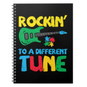 Carnet Attrape ce T-Shirt Rockin To Different Tune Guitar (Devant)