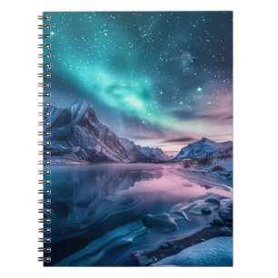 Carnet Aurora Borealis au-dessus du paysage des montagnes