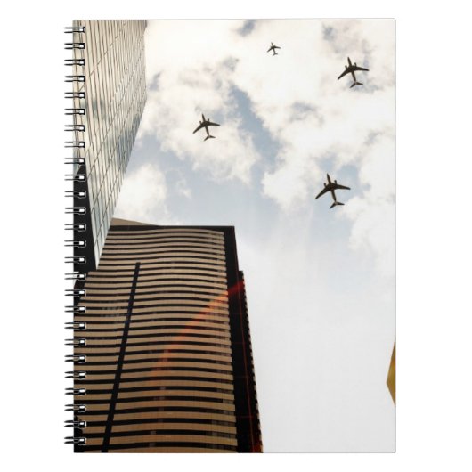 Carnet Avions volant au-dessus des bâtiments (Devant)