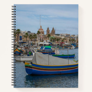 Carnet Bateaux de pêche traditionnels colorés à Malte