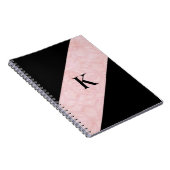 Carnet Batik rose en poudre et Monogramme noir (Côté Droit)
