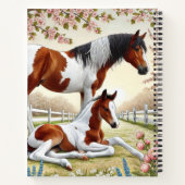 Carnet Beau cheval et poulain dans un verger en fleurs (Dos)