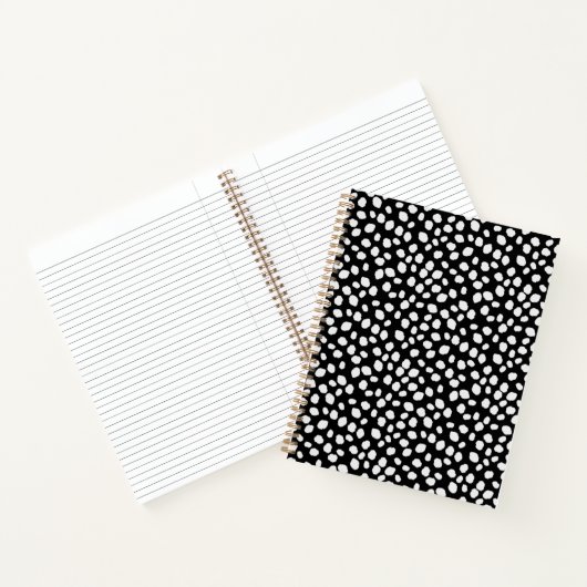 Carnet Black and white spotty pattern notebook (Intérieur)