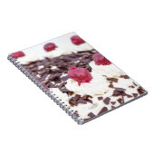Carnet Black Forest cake en détail with white background (Côté Droit)