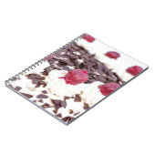 Carnet Black Forest cake en détail with white background (Côté gauche)