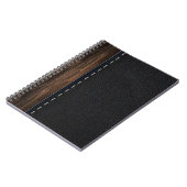 Carnet Bois réaliste et texture en cuir piquée (Côté gauche)