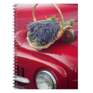 Carnet Bouquets de lavande reposant sur un vieux pick-up