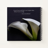 Carnet Calla ment sur un arrière - plan sombre (Dos)