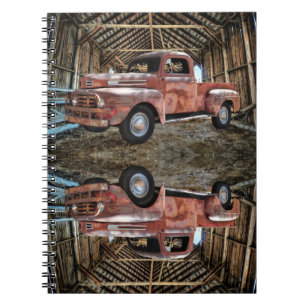 Carnet Camion Rouge Antique Dans Une Étoile Rustique