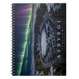 Carnet Canyon d'Asbyrgi sous les lueurs aurorales des lum
