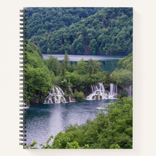 Carnet Cascade cascade avec forêt verte en Croatie (Devant)