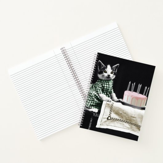 Carnet Cats celebrating a birthday with cake and candles (Intérieur)